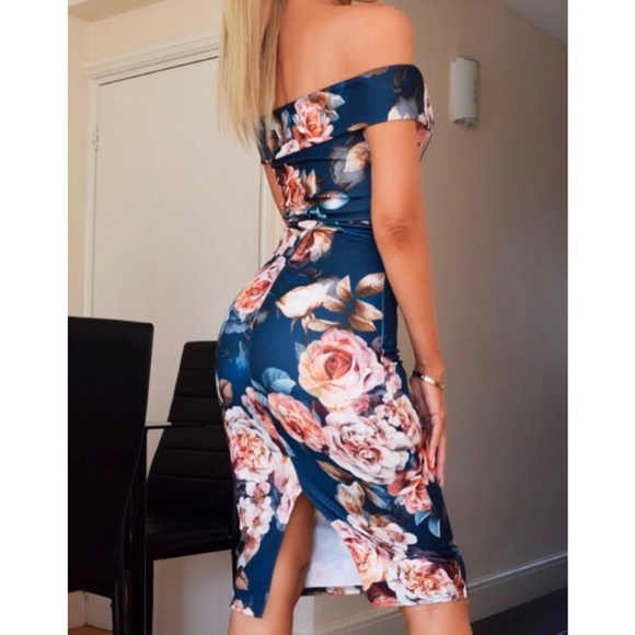 ONLY TWO LEFT! Navy Floral Bodycon Dress - Picture 3 of 4